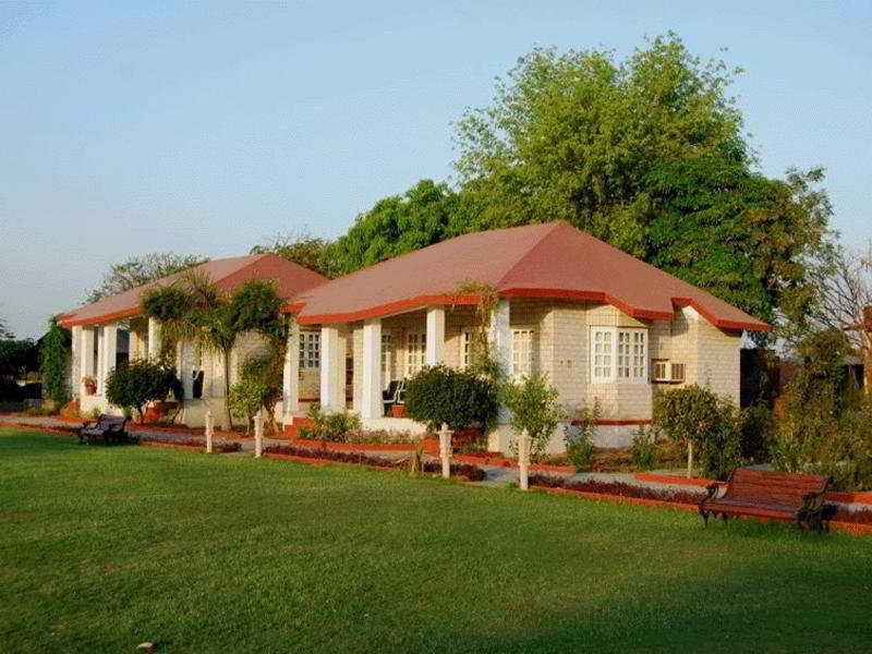 Khilchīpur Tiger Den Resort מראה חיצוני תמונה